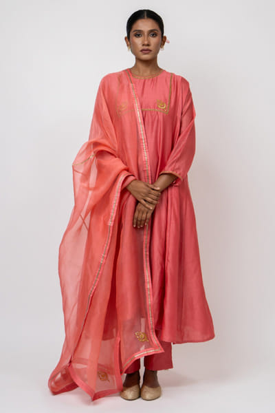 Kajal Agrawal Peach hand embroidered kurta set KAJAMAY26D144518