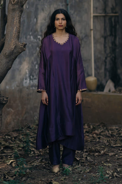 Kajal Agrawal Purple hand-embroidered kurta set KAJAMAY26D144519