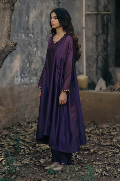 Kajal Agrawal Purple hand-embroidered kurta set KAJAMAY26D144519