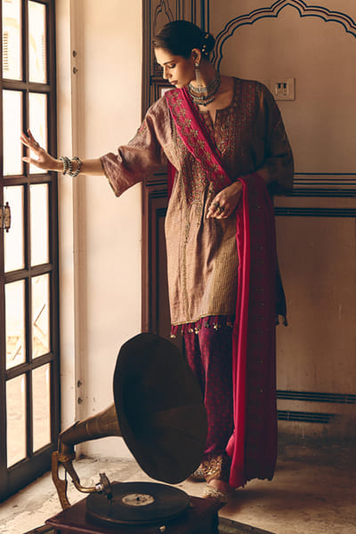 Kajal's Couture Pink floral embroidered kurta set KAJAJUL26D150859