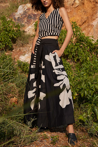 Black pleated trousers