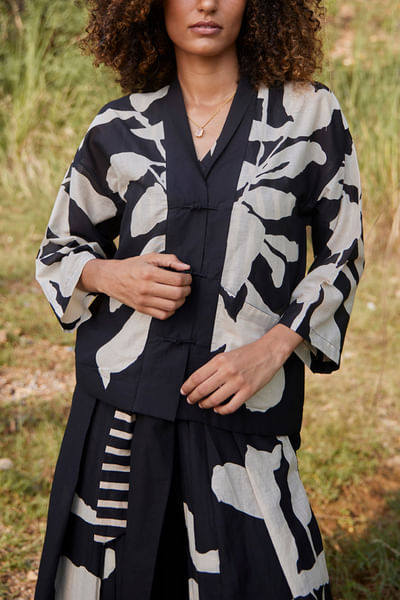 Black printed kimono