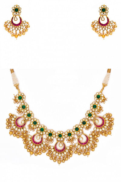Red and green stone embellished necklace set