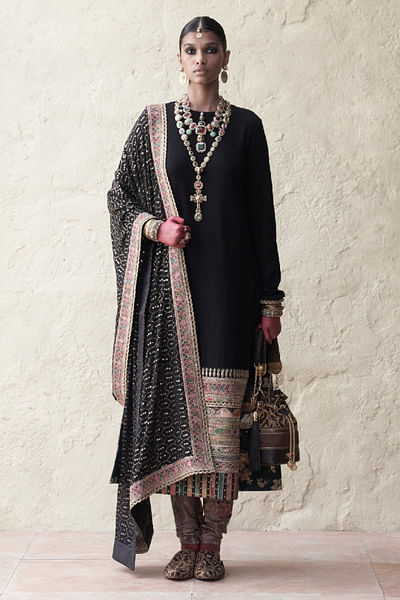 Black embroidered kurta set