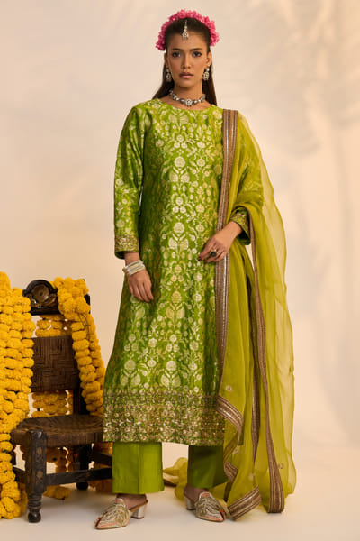 Studio Indiana Forest green woven zari banarasi brocade kurta set STUDAUG26D152487