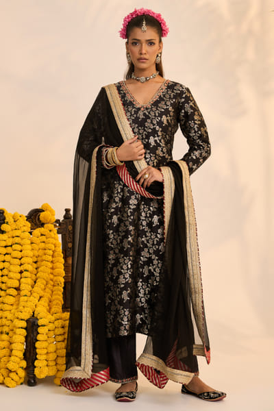Studio Indiana Black woven zari banarasi brocade kurta set STUDAUG26D152488