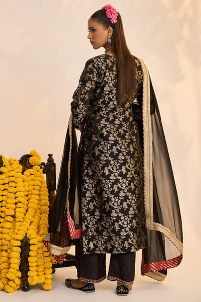 Studio Indiana Black woven zari banarasi brocade kurta set STUDAUG26D152488