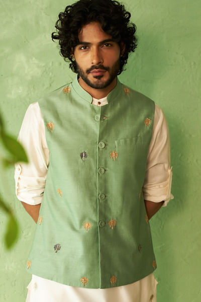 Tea green palm tree embroidered bandi
