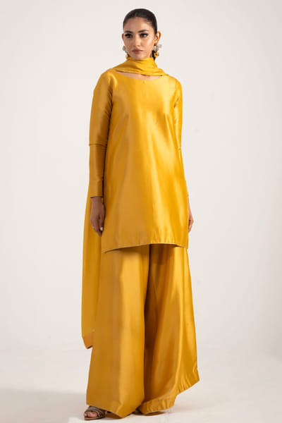Khushboo & Pankaj Mustard yellow embroidered silk kurta set KHUSAPR26D143292
