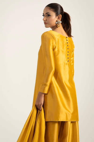 Khushboo & Pankaj Mustard yellow embroidered silk kurta set KHUSAPR26D143292