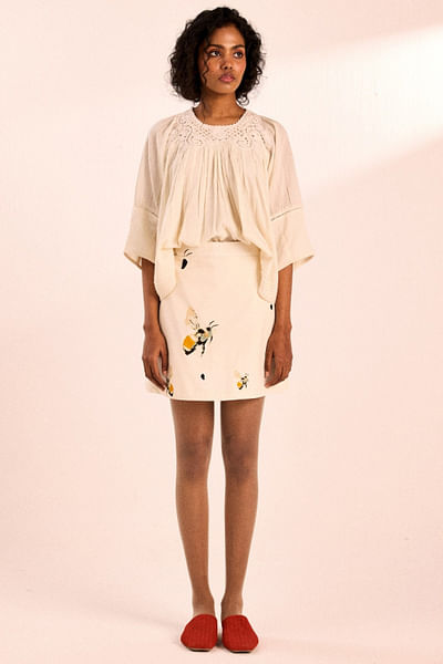 White bee motif digital printed skort