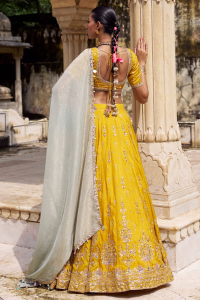 Lashkaraa Yellow mirror embroidered lehenga set LASNOV25D137547