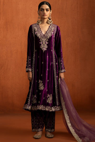 Lashkaraa Purple zari embroidered velvet kurta set LASFEB26D139244