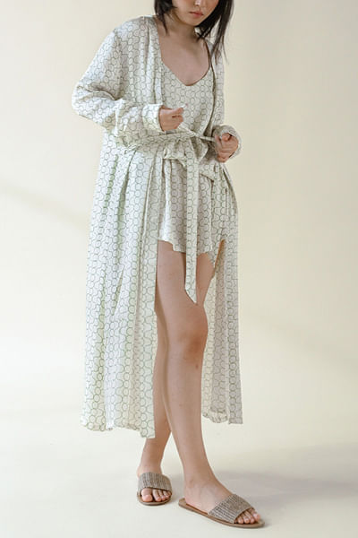 Curvy patterned robe