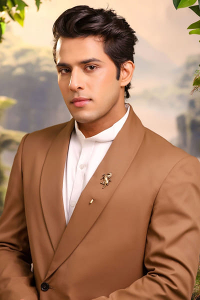 Antique gold stallion lapel pin