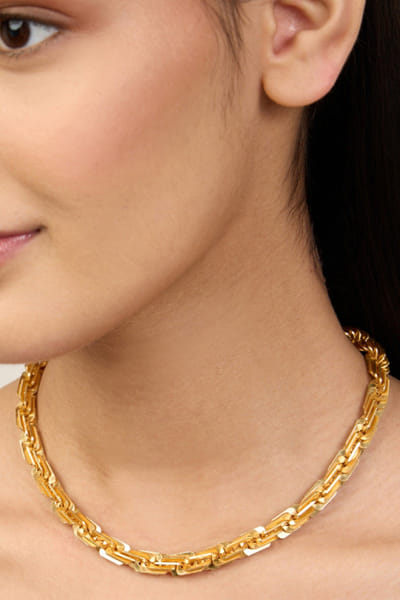 Gold interlocked chain necklace