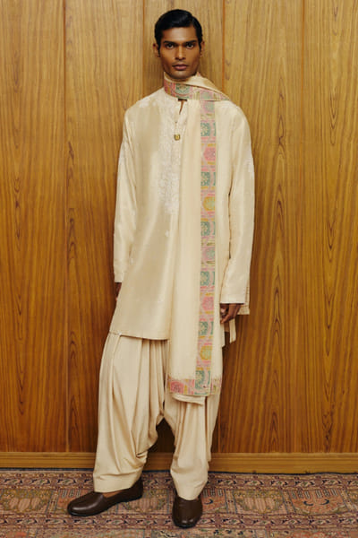 Ivory embroidered kurta salwar set