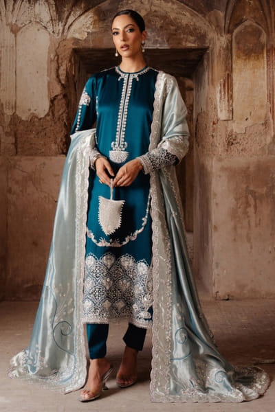 Aneeka Ruknuddin Blue thread embroidered kurta set ANEEAUG26D152568