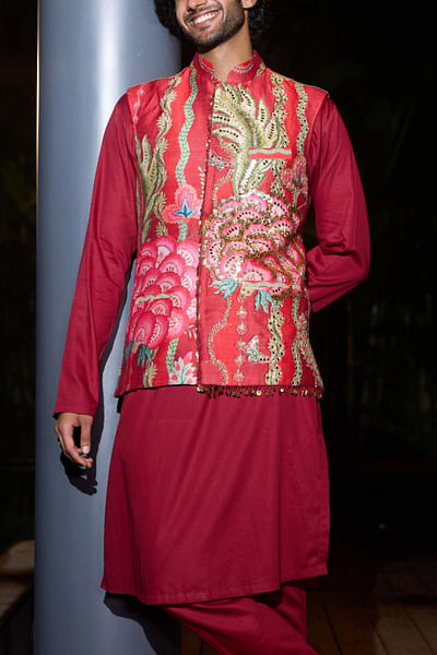Red floral and leaf printed bandi
