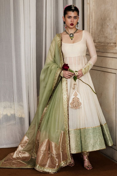 Ivory embroidered pishwas kurta set