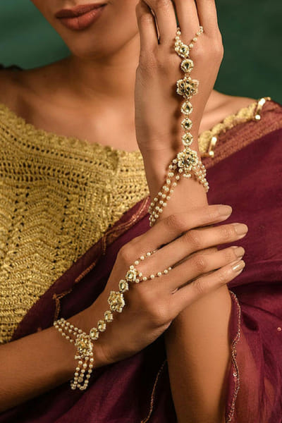 Gold jadau hathphool