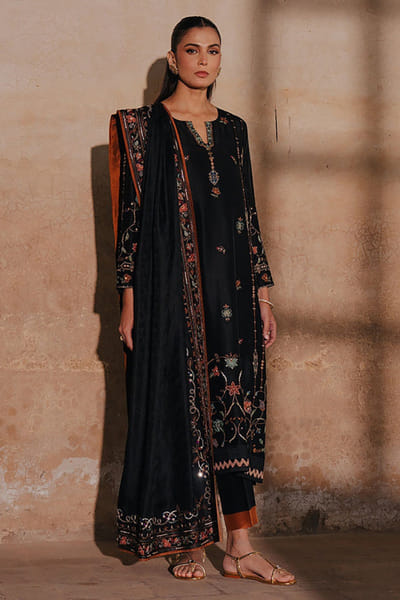 Aneeka Ruknuddin Black floral hand-embroidered kurta set ANEEJUL26D148982