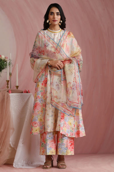 Moh India Off-white floral printed kurta set MOHIAUG26D151490