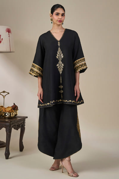 Masaba Black embroidered foil printed kurta set MASAAUG26D151222