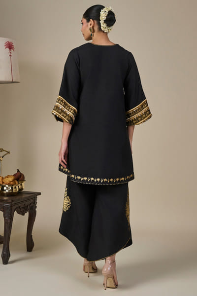 Masaba Black embroidered foil printed kurta set MASAAUG26D151222