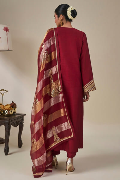 Masaba Maroon embroidered foil print kurta set MASAAUG26D151214