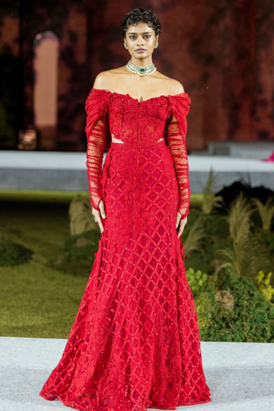 Red tonal embroidered and applique skirt set