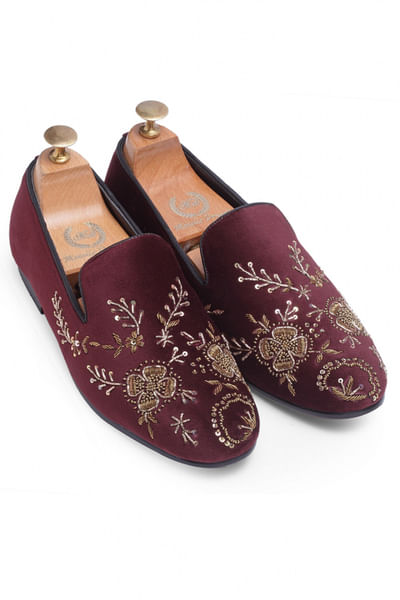 Rust clover slip-ons