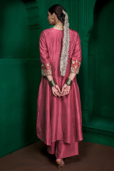 Charu Makkar Pink aari embroidered kurta set CHARJUL26D149458
