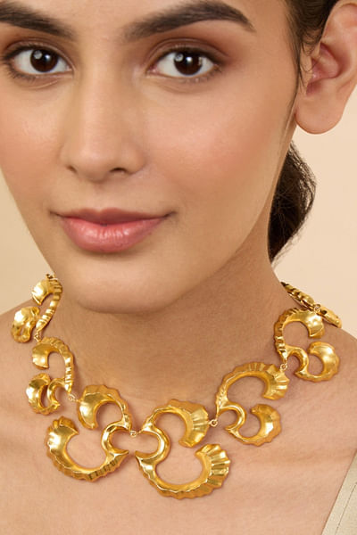 Gold coral wave choker