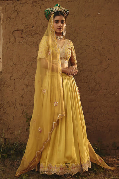 Rashika Mittal Yellow floral embroidered dupatta RASHJUN26D146602