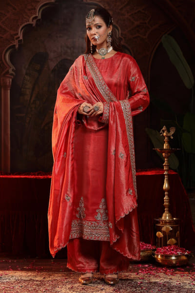 Miku Kumar Red hand embroidered kurta set MIKJUN25D129147