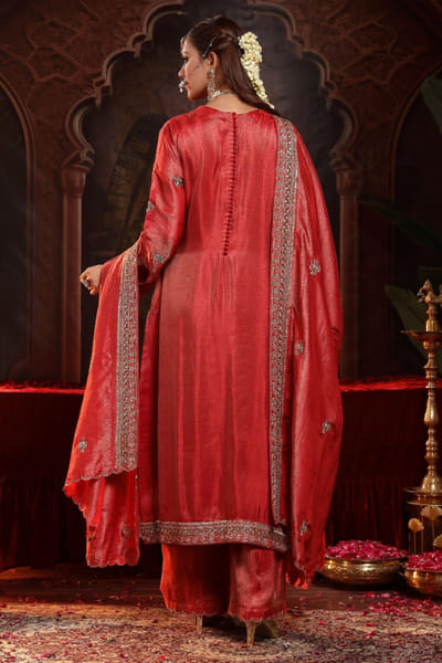 Miku Kumar Red hand embroidered kurta set MIKJUN25D129147
