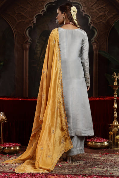 Miku Kumar Grey zardozi embroidered kurta set MIKJUN25D129154