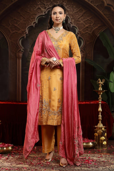 Miku Kumar Yellow embroidered kurta set MIKJUN25D129149