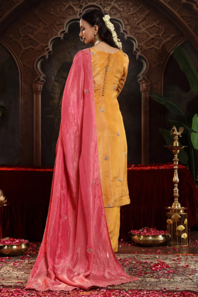 Miku Kumar Yellow embroidered kurta set MIKJUN25D129149