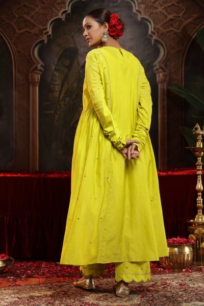 Miku Kumar Yellow hand embroidered kurta set MIKJUN25D129157