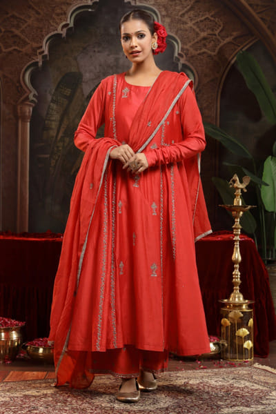 Miku Kumar Red embroidered kurta set MIKJUN25D129159