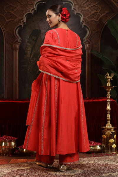 Miku Kumar Red embroidered kurta set MIKJUN25D129159