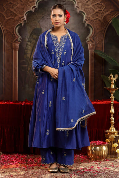 Miku Kumar Blue hand embroidered kurta set MIKJUN25D129160