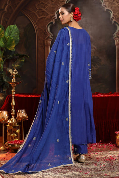 Miku Kumar Blue hand embroidered kurta set MIKJUN25D129160