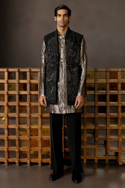 Black embroidered bandi set