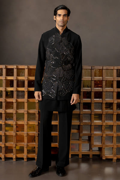 Black coral embroidered bandi set