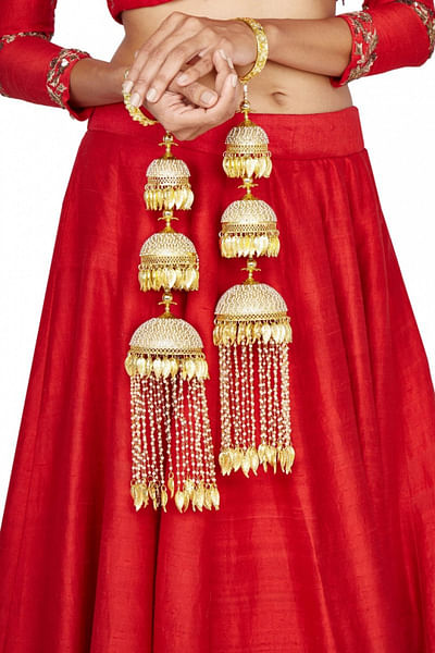 Gold finish dome-shaped kaleeras