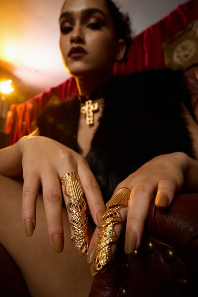 Gold studded ring