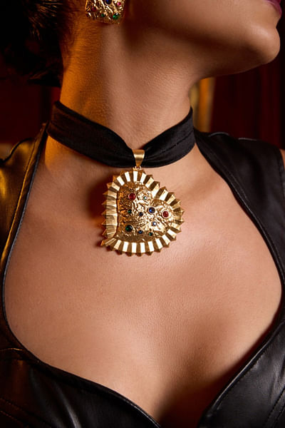 Gold stone embellished choker